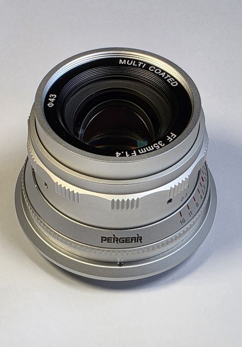 Obiectiv manual Pergear 35mm f1.4 montura Canon RF