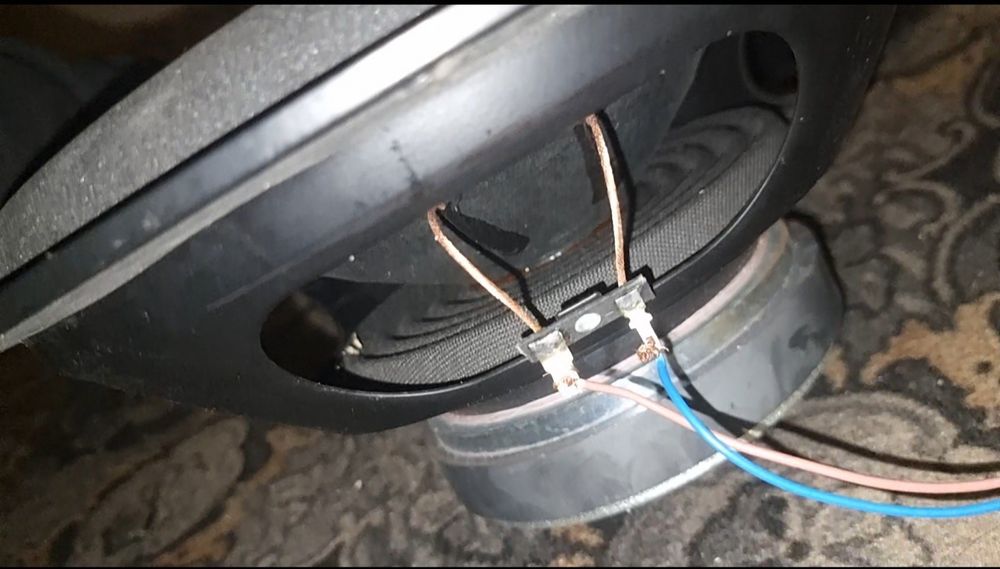 Продам сабуфер  бос мини долбит сильно без усилителя