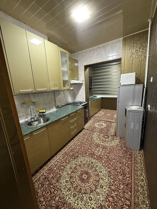 Продаётся 2 х комнатная квартира 10мк 9 дом 2- этаж . С обстановкаой