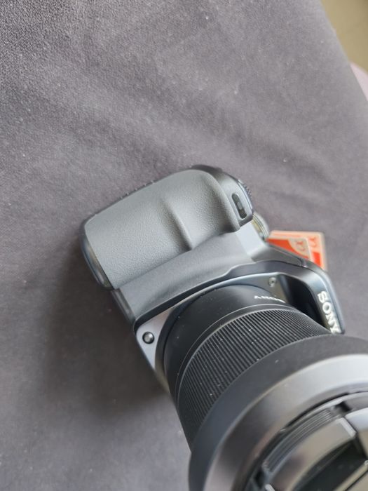 DSLR-A100 Sony с обектив чисто нови