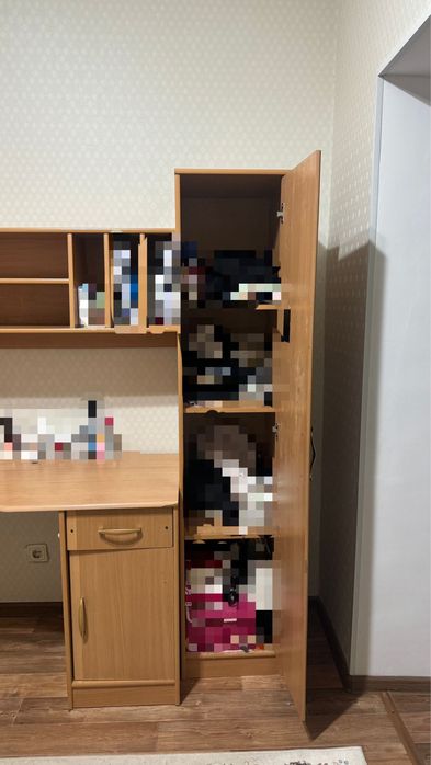 Продаеться шкаф с столом