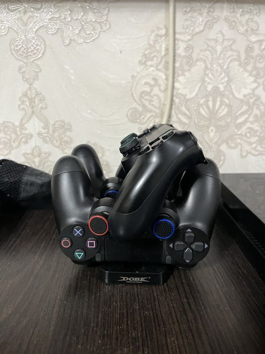 продаю PlayStation 4