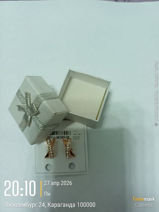 Серьги с сияющим камнем