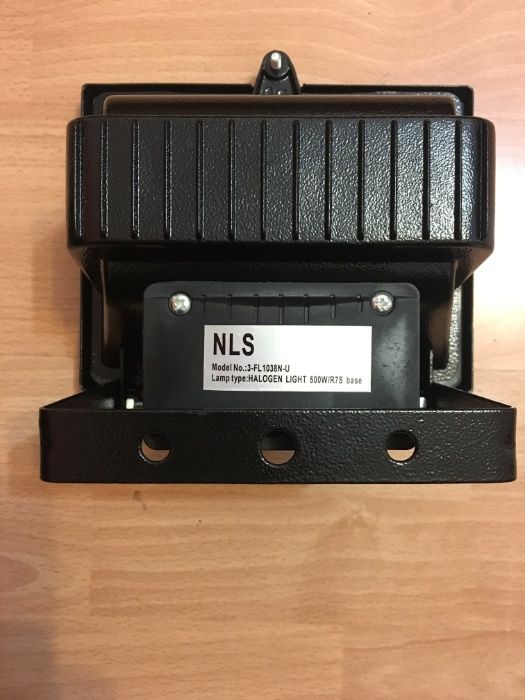 Халогенни прожектори, 150W