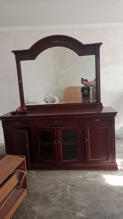 продам буфет (сервант с зеркалом)