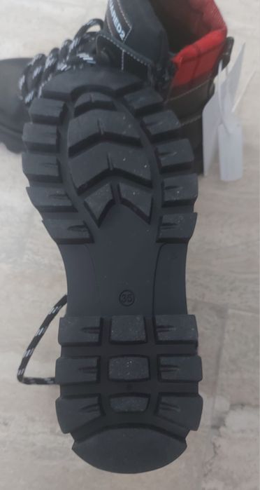 Ghete de firmă noi cu etichetă firma DSQUARED2