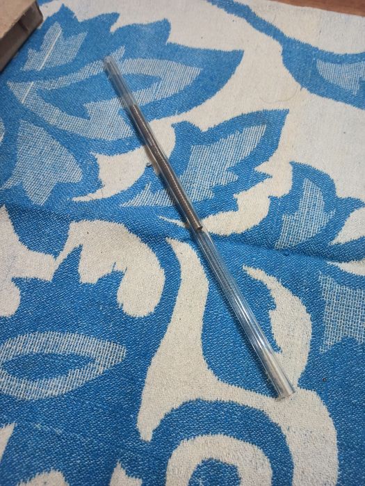 Продается стеклянная трубка с вольфрамовой пружиной накаливания новая.