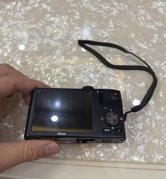 Nikon COOLPIX S8100 — б/у, красный