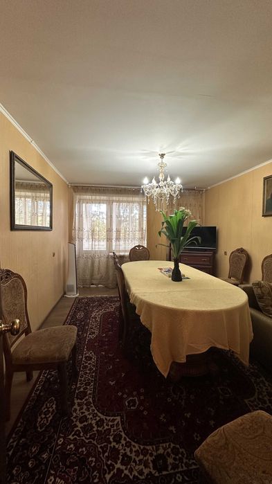 Продам 3-комн квартиру р- н УЮТ