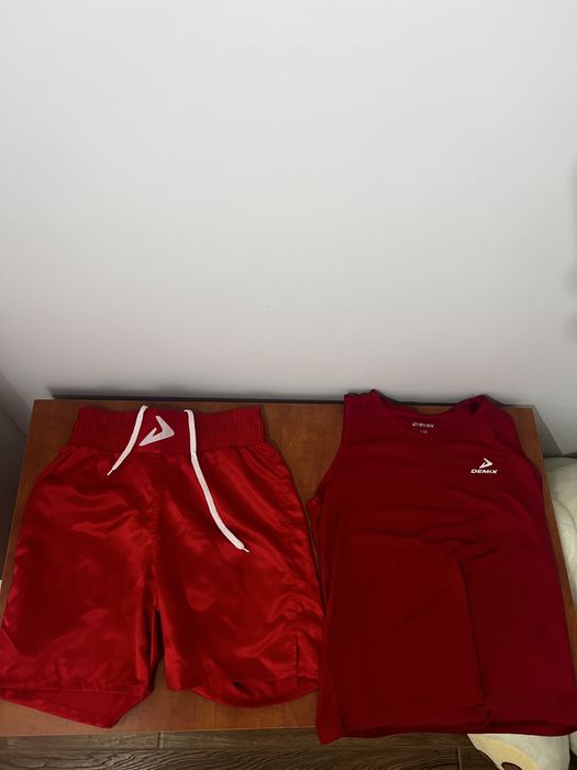 Продаю Комплект боксерская одежда, борцовка , бинты,шлем