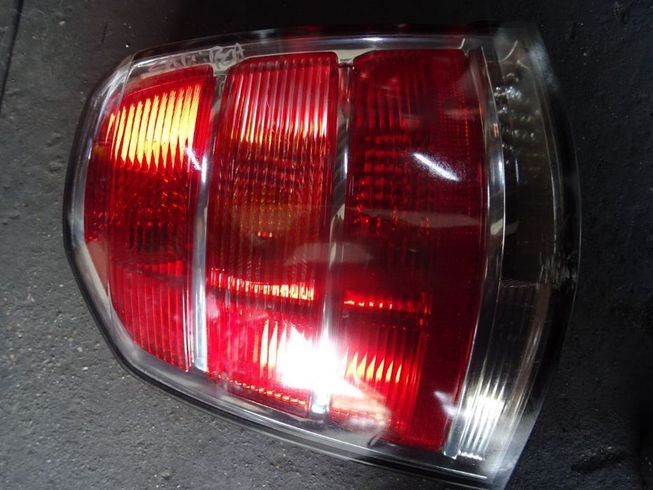 Vand Stopuri Opel Zafira B din 2007 volan pe stanga cod: 24451843-R