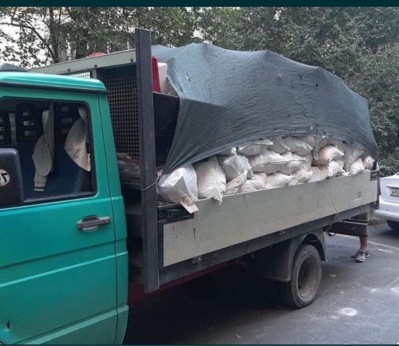 Transport moloz  Debarasari sobsoluiri gradini apartamente demolari