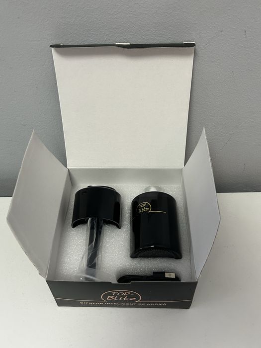 Parfum / Difuzorul inteligent de parfum. Odorizant Auto, 160 ml, 4 niveluri de pulverizare, incarcare USB