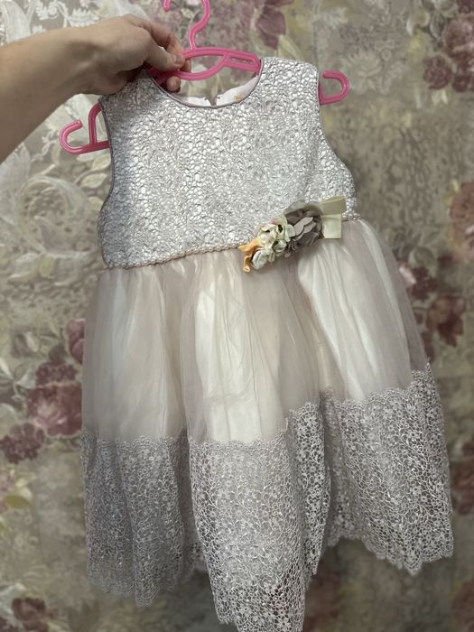 Продам платья для девочки от 6 мес до 1,5 лет