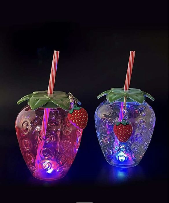 Чаши във формата на анимационно мече и ягода 8лв