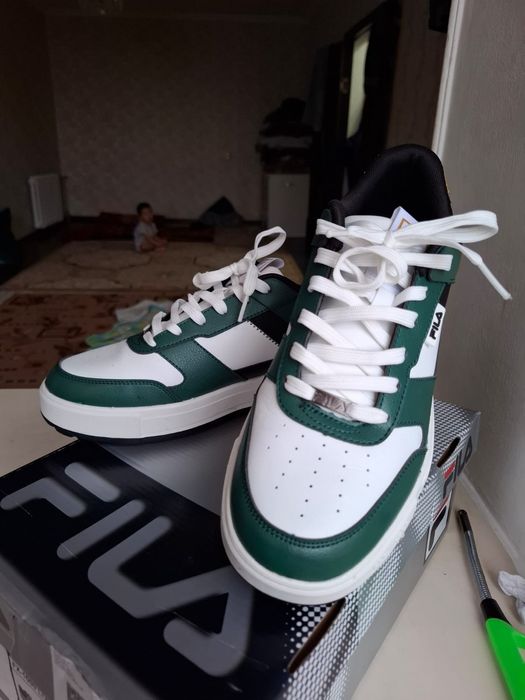 Весенни кроссовки