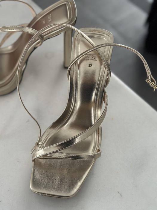 Sandale Zara auriu 37