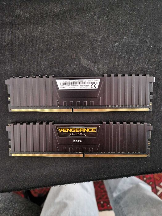 Corsair 16GB 32GB 2x8 4x8 DDR4 2400
