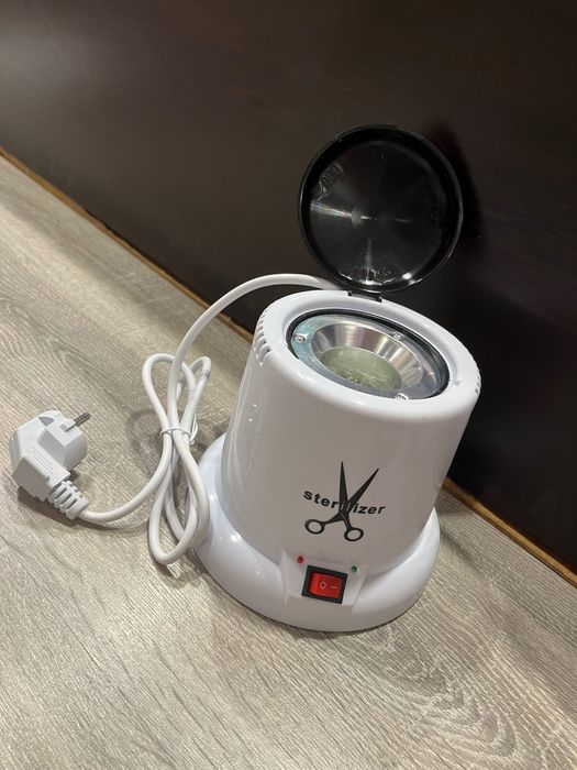 ПРОДАВАМ комплект консумативи за маникюр (без лакове)