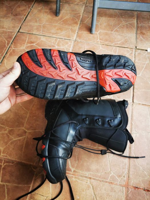 Vând bocanci boots pt zăpadă Atomic stare buna
