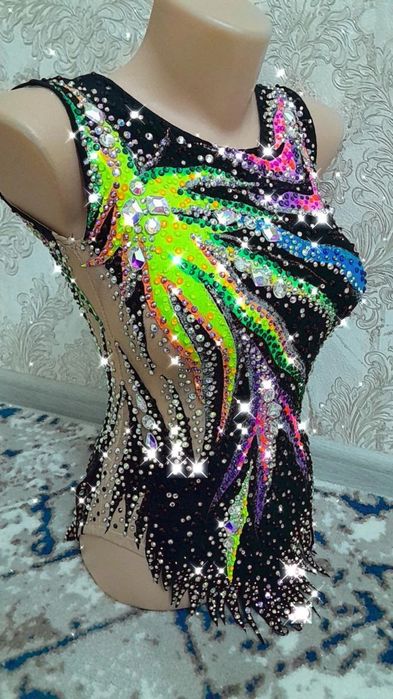 Шью  купальники для художественной гимнастики .