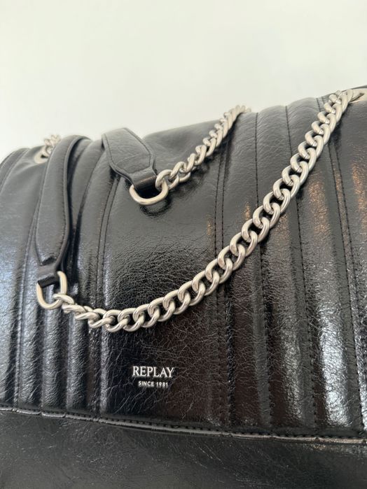 Нова Replay чанта