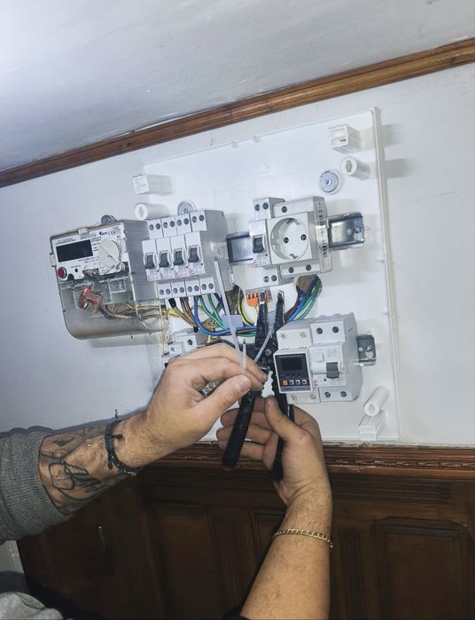 Instalații Electrice Case Noi, Renovare Apartament , Montaj Aparataj