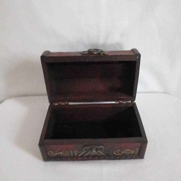 Сундучок из дерева. Новый.