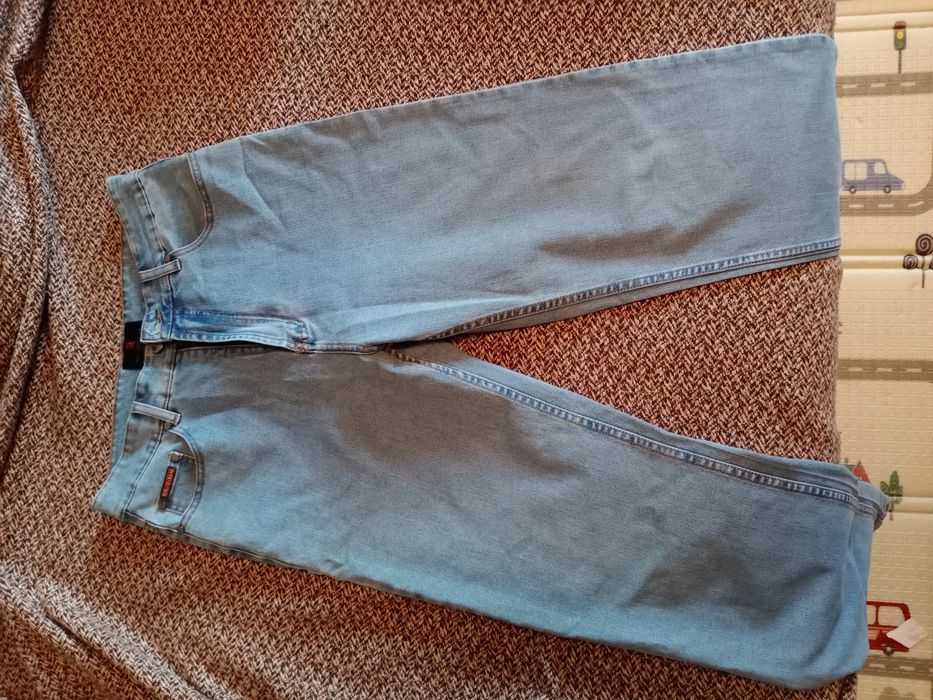 Продам джинсы разные