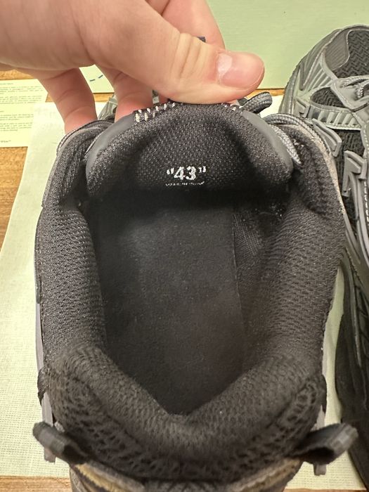 Off White Be Right Back