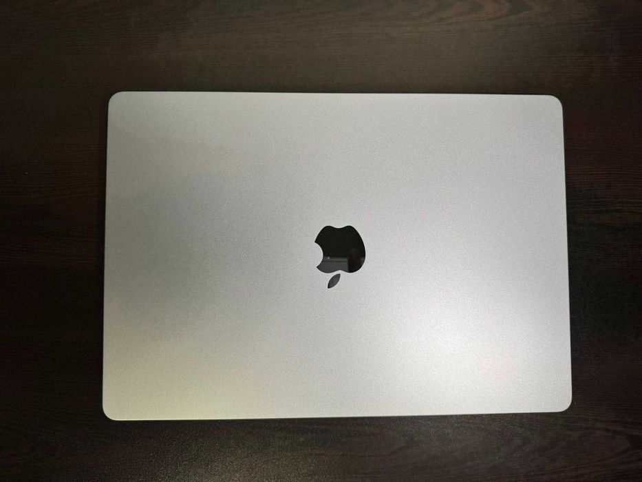 Macbook Air  M4 15,3'' 2025 с 1 година гаранция.