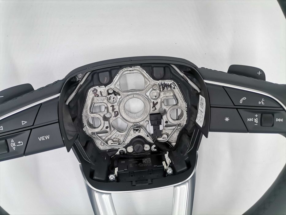 Нов Черен Кожен Волан AUDI A3 8Y A1 Q3 Soul 8Y0419091L