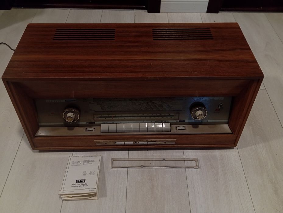 Defect Radio stereo pe lampi Saba studio automatic
