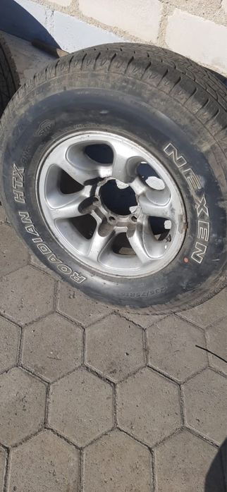 Продам резину с дисками на паджеро