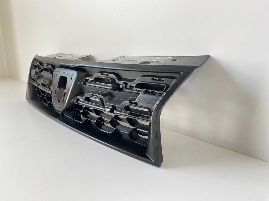 решетка радиаторна Dacia Duster 2013-2018 г. #1047V