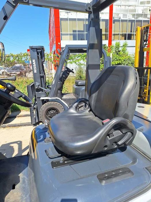 motostivuitor diesel 3 tone la 3 metri Nissan Unicarriers an fab 2020 in rate