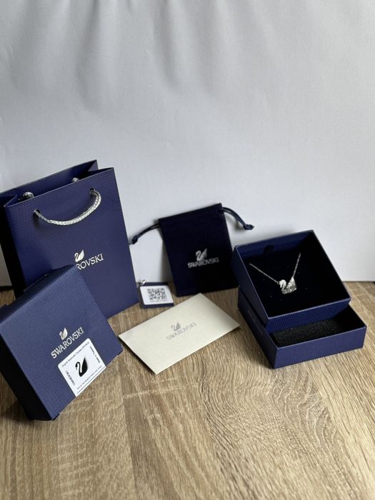 Колие Swarovski/black and white