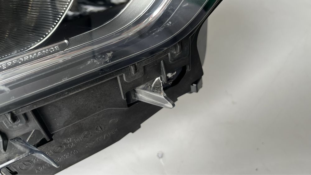 Ляв и десен фар Mercedes GLA w247 2019-