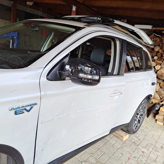 Dezmembrez MITSUBISHI OUTLANDER PHEV 2015 -  sau asa cum este