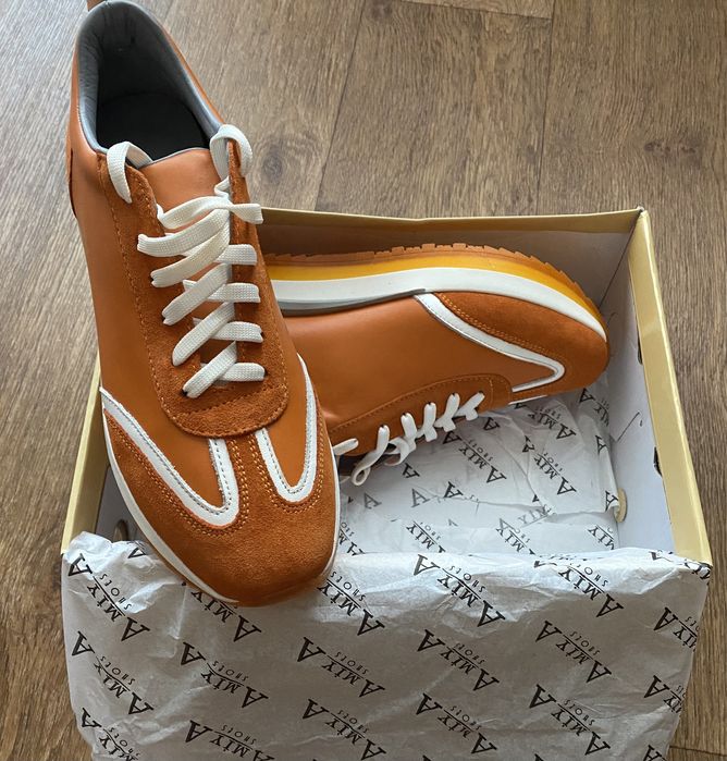 Кроссовки женские