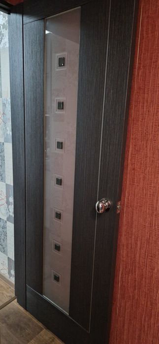 Продается  межкомнатная  дверь