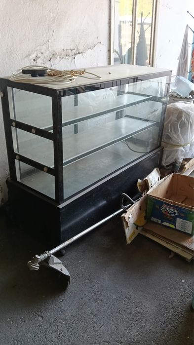 Продам витринный холодильник