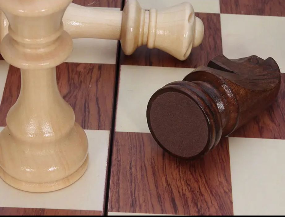 Деревянные шахматы