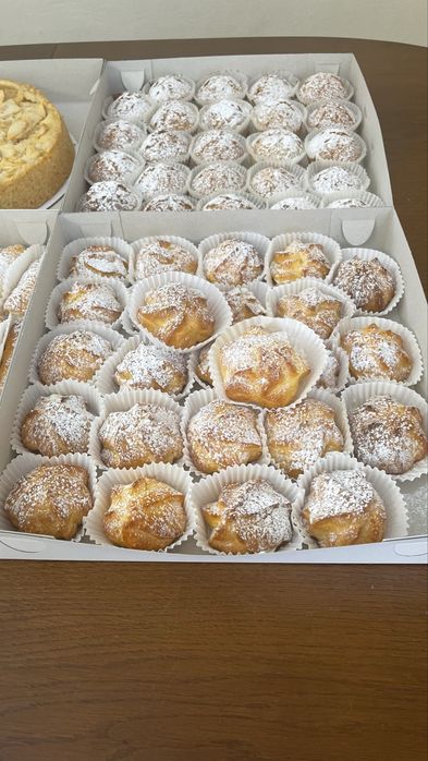 Бауырсаки, торты, пироги, чайный стол