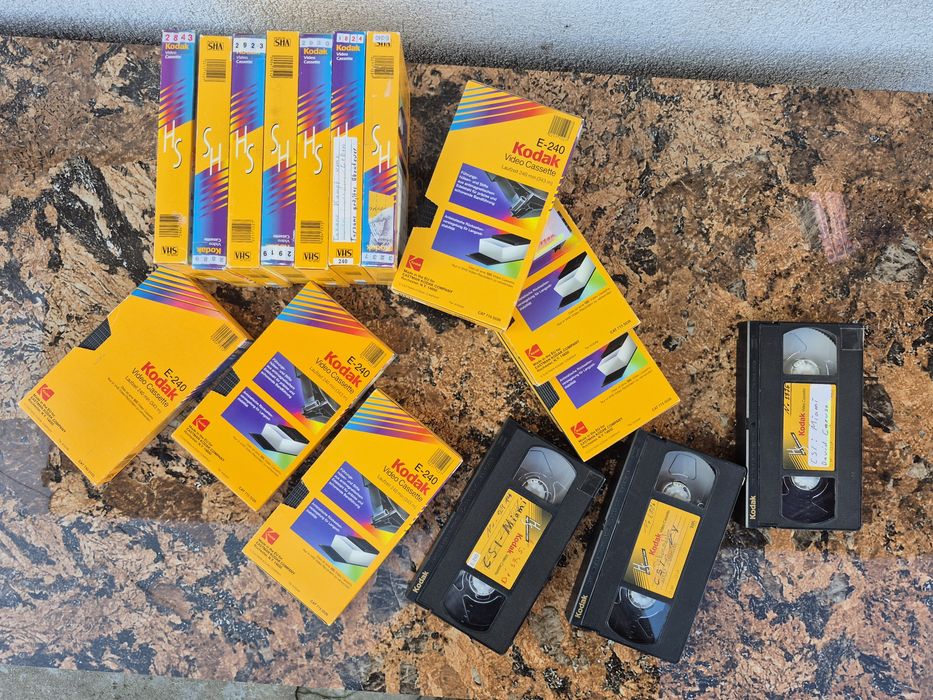 Vând 40 casete video Kodak  VHS ,240 minute originale colectie filme,Triler,