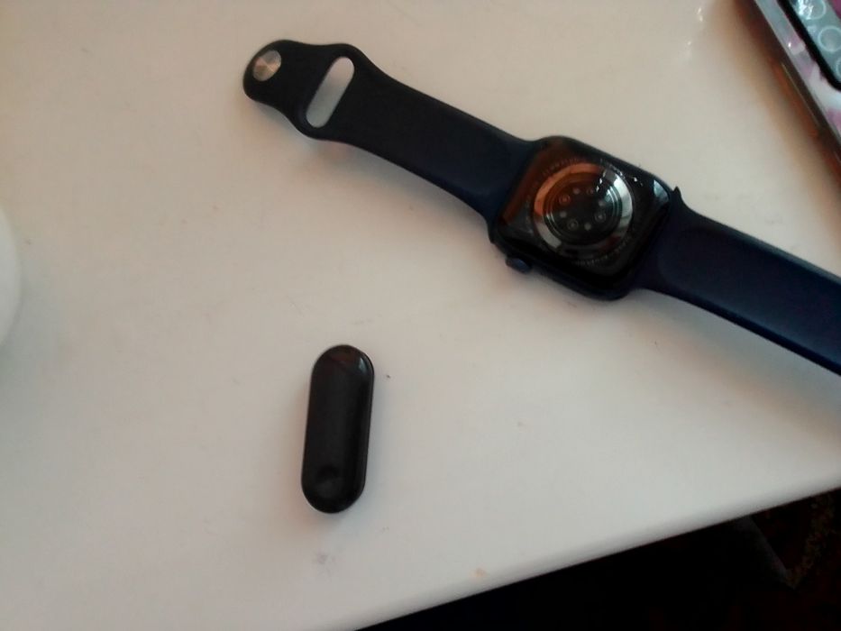 Продам смарт часы, 2 часы по цене одного.