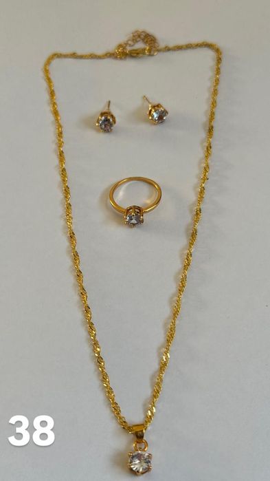 Женские часы с украшениями