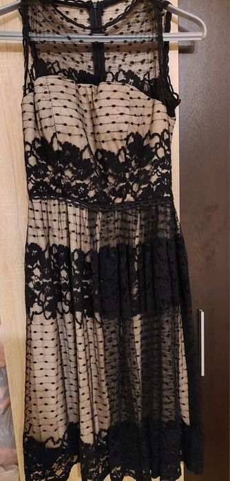 Продавам официална рокля