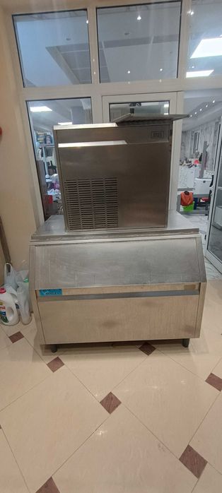 Професионална машина за лед (ледогенератор) с бункер – MIGEL