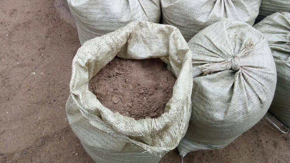 песок в мешках 50. песок речной, мешок 50кг. сухая глина в мешках. песок строительный 30кг мешок. глина в мешках.